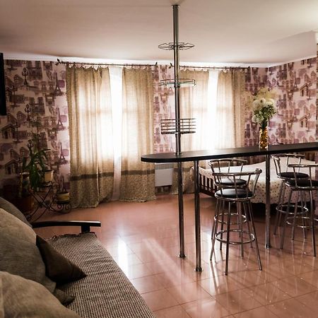 Golden Park Apartments Umanʼ Extérieur photo