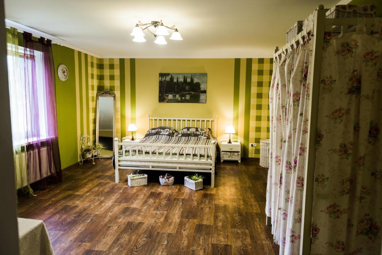 Golden Park Apartments Umanʼ Extérieur photo