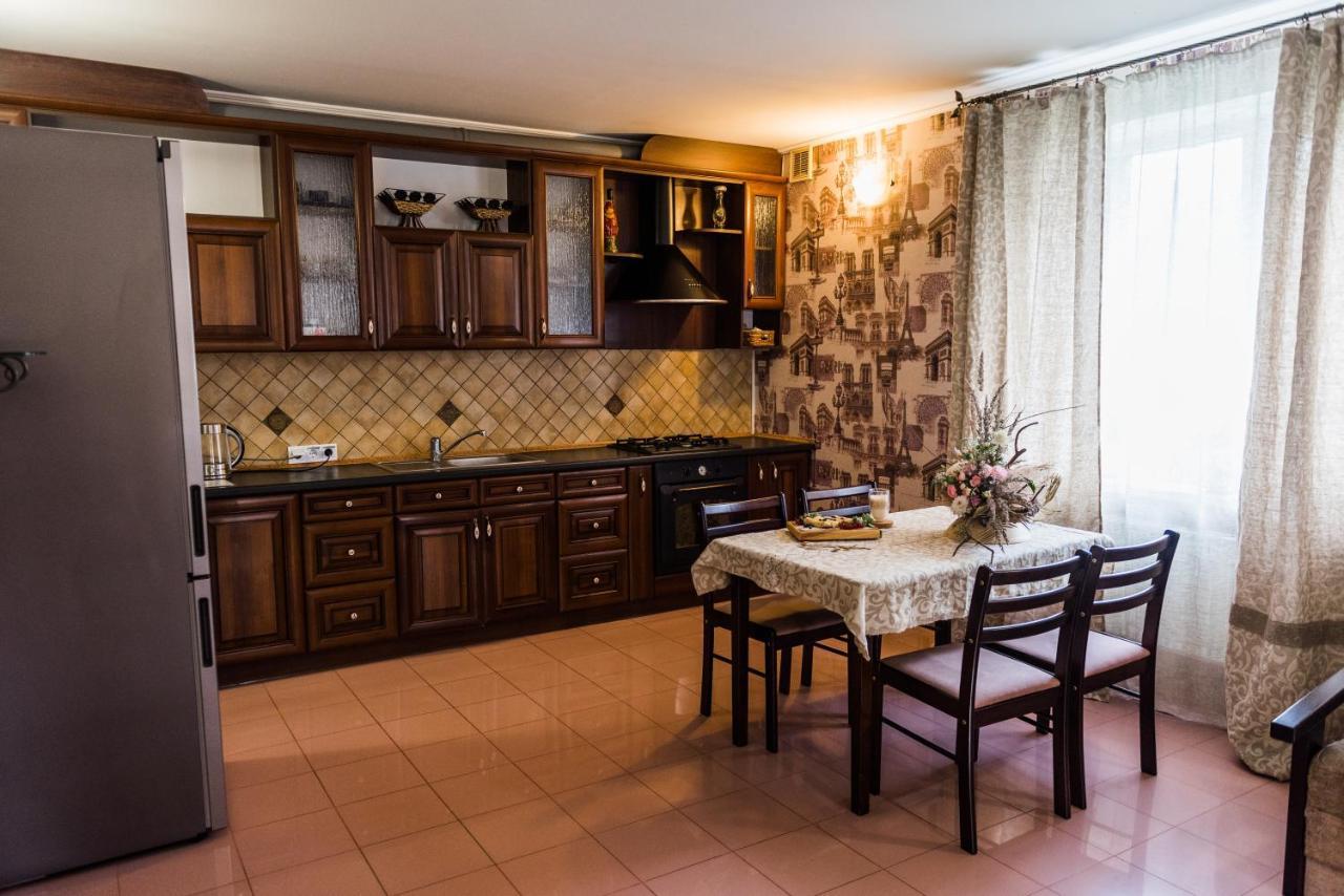 Golden Park Apartments Umanʼ Extérieur photo