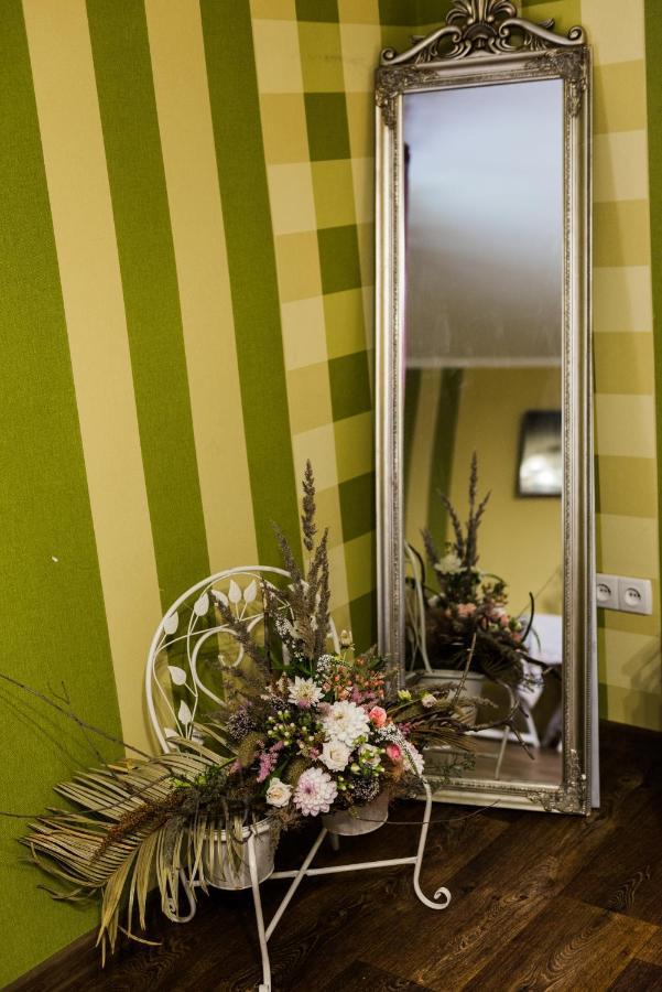Golden Park Apartments Umanʼ Extérieur photo