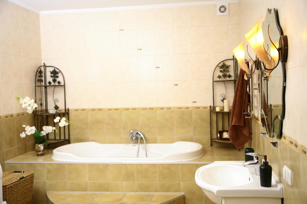 Golden Park Apartments Umanʼ Extérieur photo