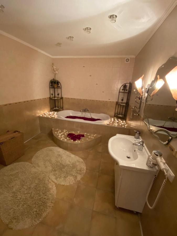 Golden Park Apartments Umanʼ Extérieur photo